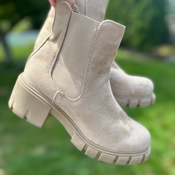 Madden Girl women's Tessa ankle round toe Chelsea boots - Picture 1 of 11